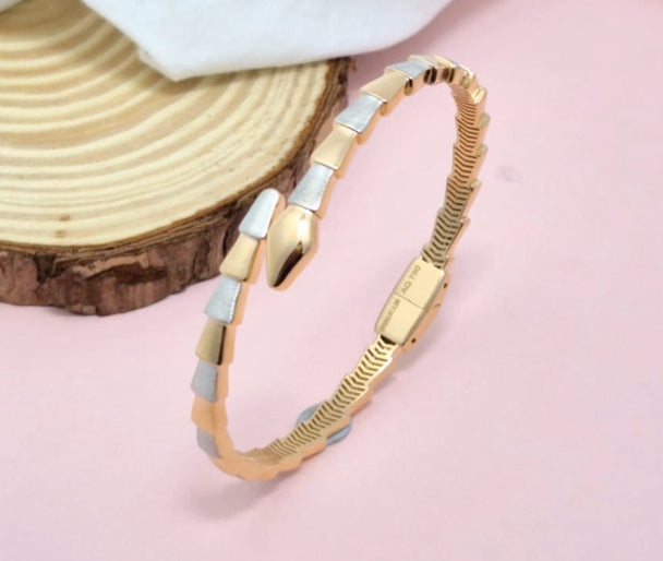 Nidal Jewels | Gilded Wave Kada Bracelet